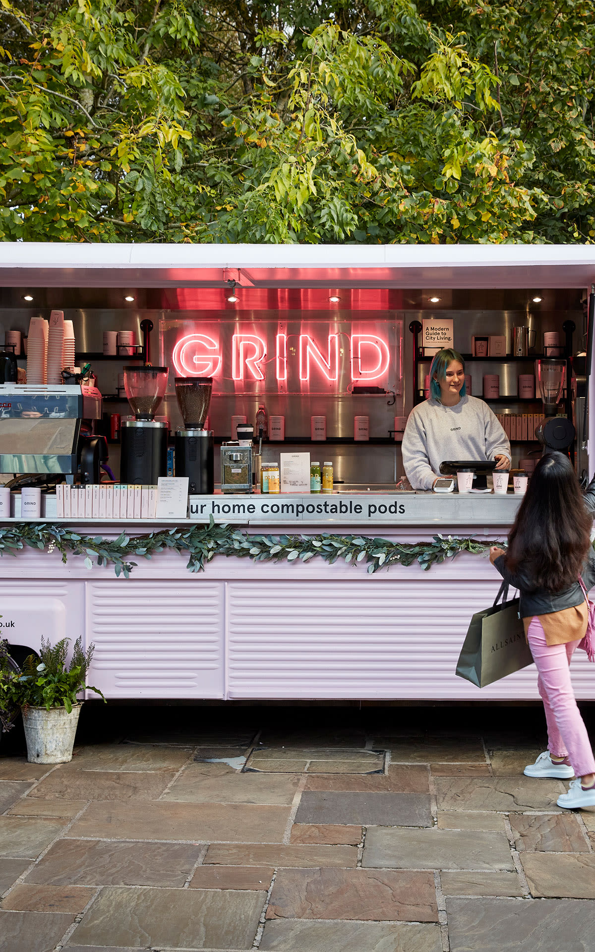 pink-grind-coffee-truck-at-bicester-village