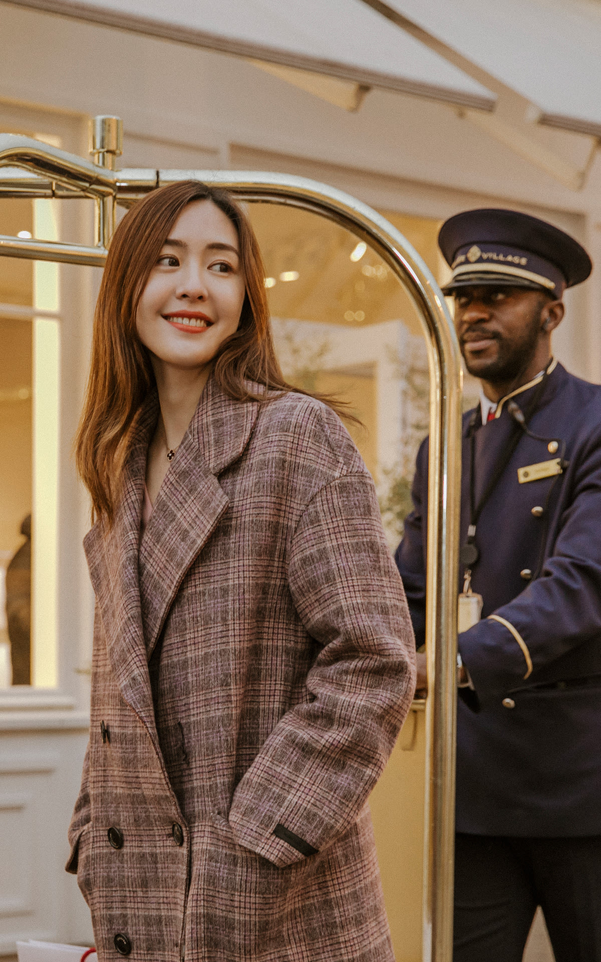 La Vallée Village Hands Free Shopping Image