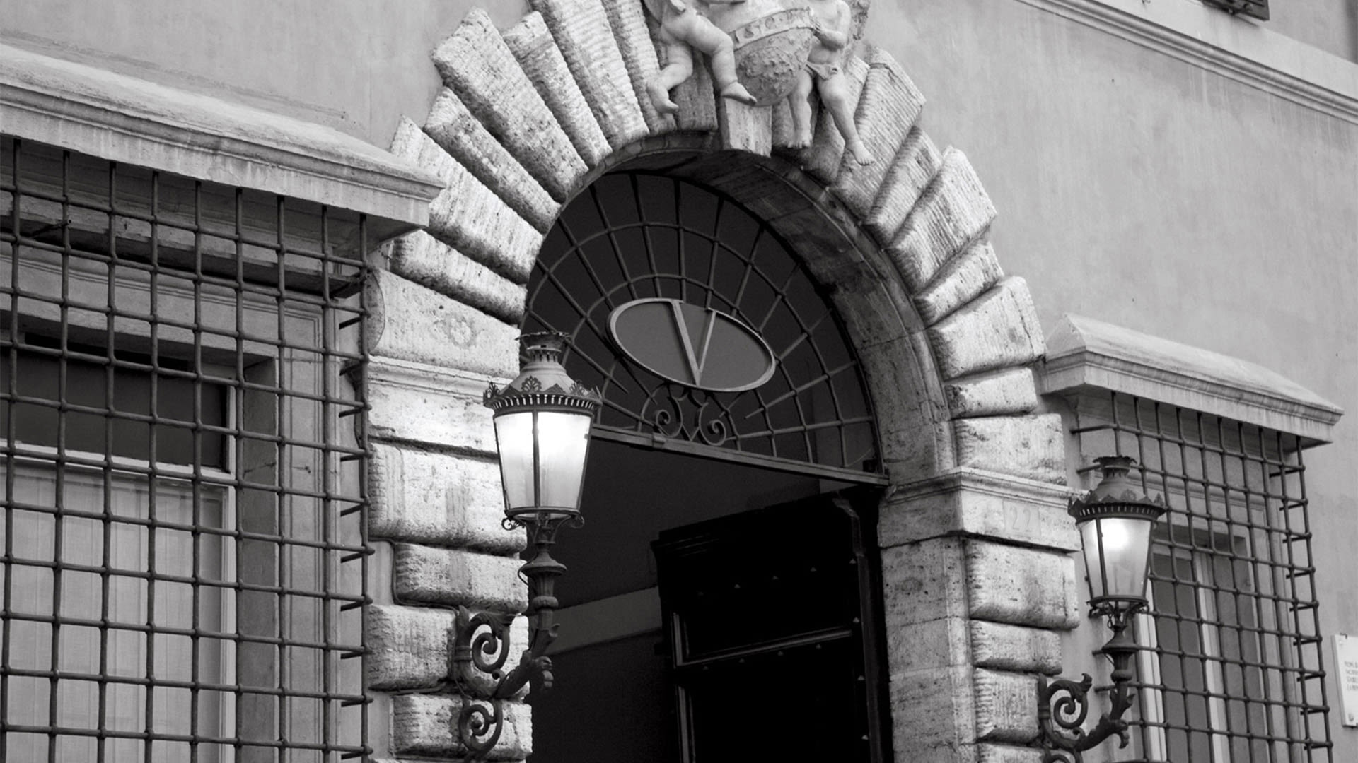 Valentino La Vallée Village Brand Image