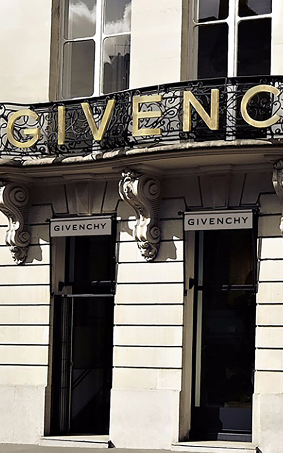 Top 48+ imagen givenchy outlet near me